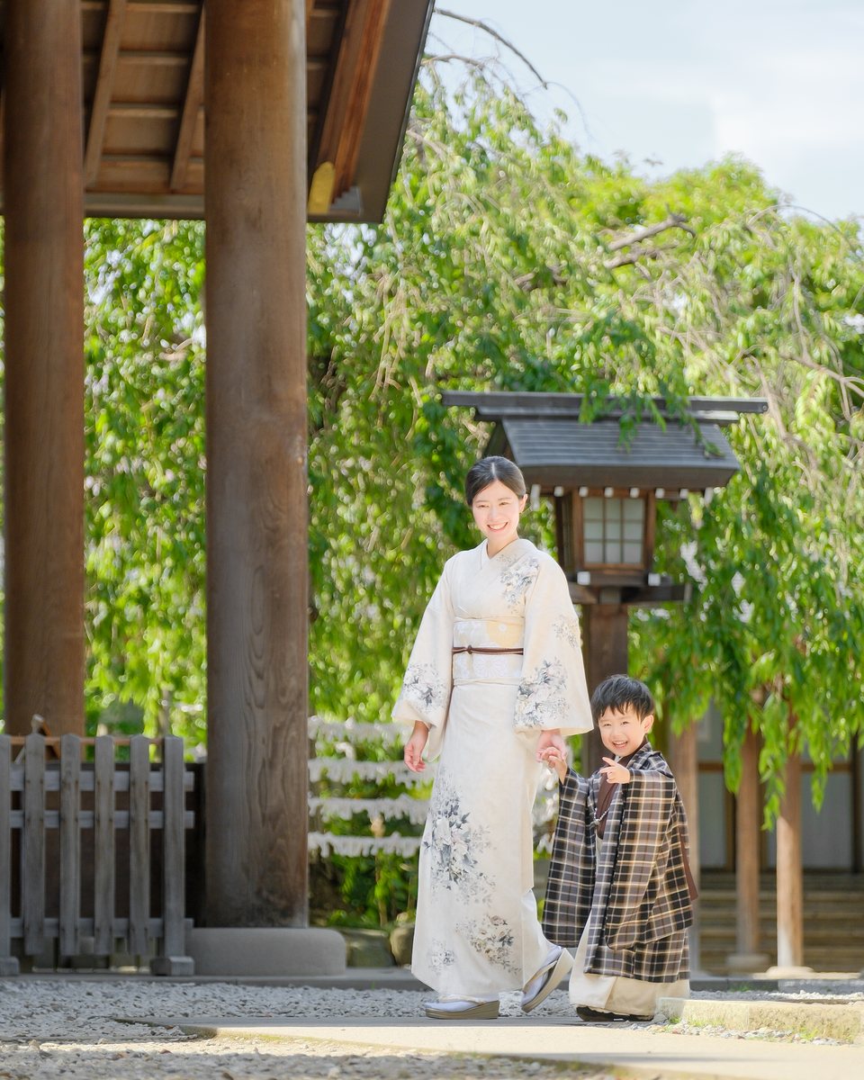 神社で過ごす七五三のお子さま