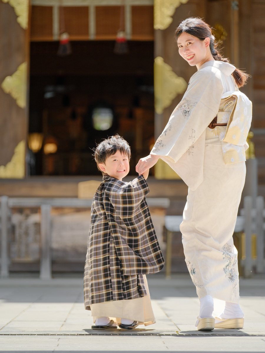 ドライフラワーに囲まれた七五三のお子さま